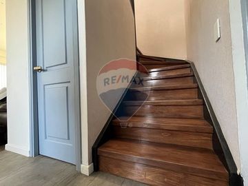 Moderna y remodelada casa en sector tranquilo
