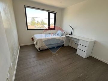 Moderna y remodelada casa en sector tranquilo
