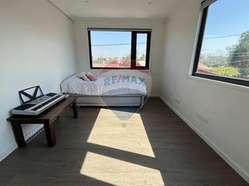 Moderna y remodelada casa en sector tranquilo