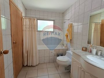 Casa con gran terreno -NO PAGA COMISION