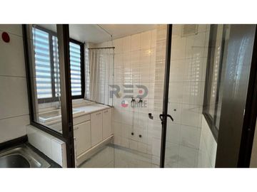 VENDO DEPARTAMENTO AMPLIO EN LAS CONDES, SECTOR METRO ESCUELA MILITAR