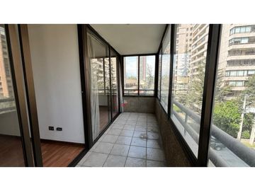 VENDO DEPARTAMENTO AMPLIO EN LAS CONDES, SECTOR METRO ESCUELA MILITAR