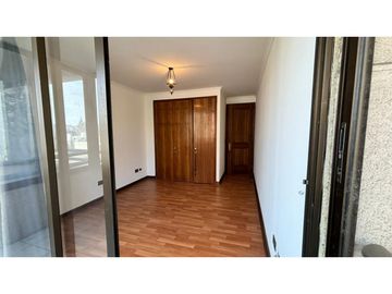 VENDO DEPARTAMENTO AMPLIO EN LAS CONDES, SECTOR METRO ESCUELA MILITAR
