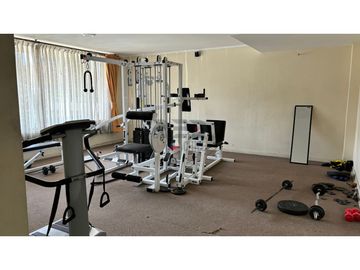 VENDO DEPARTAMENTO AMPLIO EN LAS CONDES, SECTOR METRO ESCUELA MILITAR