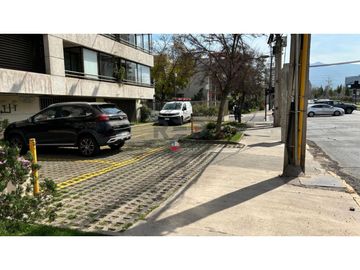 VENDO DEPARTAMENTO AMPLIO EN LAS CONDES, SECTOR METRO ESCUELA MILITAR