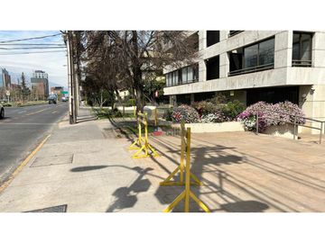 VENDO DEPARTAMENTO AMPLIO EN LAS CONDES, SECTOR METRO ESCUELA MILITAR