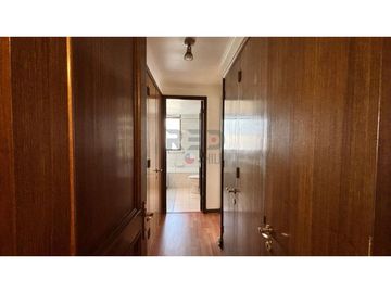 VENDO DEPARTAMENTO AMPLIO EN LAS CONDES, SECTOR METRO ESCUELA MILITAR