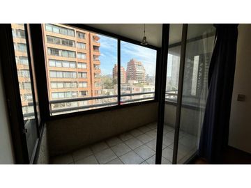 VENDO DEPARTAMENTO AMPLIO EN LAS CONDES, SECTOR METRO ESCUELA MILITAR