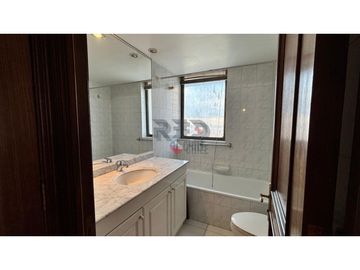 VENDO DEPARTAMENTO AMPLIO EN LAS CONDES, SECTOR METRO ESCUELA MILITAR