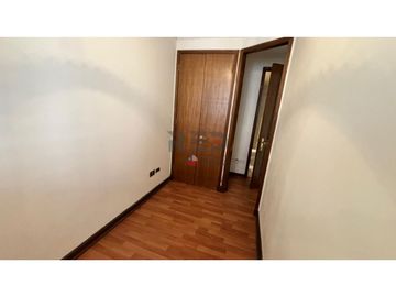 VENDO DEPARTAMENTO AMPLIO EN LAS CONDES, SECTOR METRO ESCUELA MILITAR