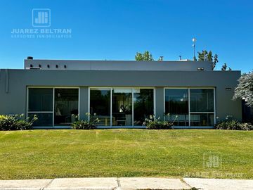 Casa en Venta en Fincas del Sur 1 - 3 dormitorios - cocheras - pileta