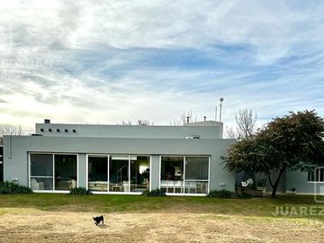 Casa en Venta en Fincas del Sur 1 - 3 dormitorios - cocheras - pileta