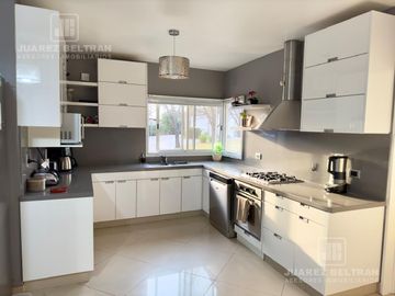 Casa en Venta en Fincas del Sur 1 - 3 dormitorios - cocheras - pileta