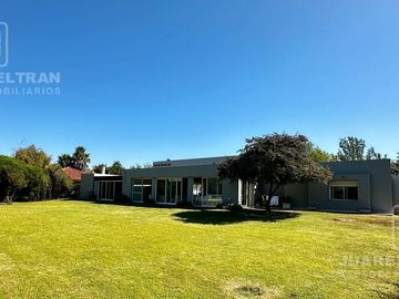 Casa en Venta en Fincas del Sur 1 - 3 dormitorios - cocheras - pileta