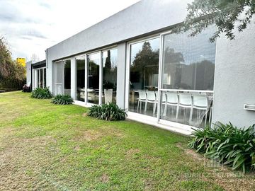 Casa en Venta en Fincas del Sur 1 - 3 dormitorios - cocheras - pileta