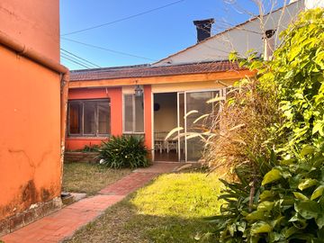 Casa en VENTA | 2/3 Dormi - Quincho y parrilla | 33 e/ 24 y 25 - La Plata
