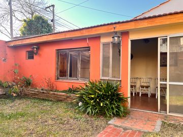 Casa en VENTA | 2/3 Dormi - Quincho y parrilla | 33 e/ 24 y 25 - La Plata