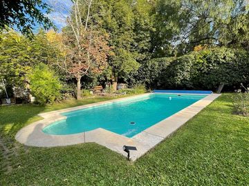 Casa en  venta City Bell 3 dormitorios parque pileta quincho