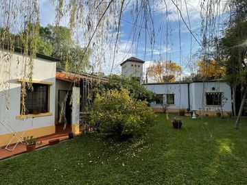 Casa en  venta City Bell 3 dormitorios parque pileta quincho