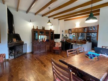 Casa en  venta City Bell 3 dormitorios parque pileta quincho