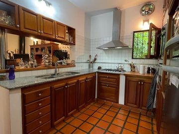 Casa en  venta City Bell 3 dormitorios parque pileta quincho