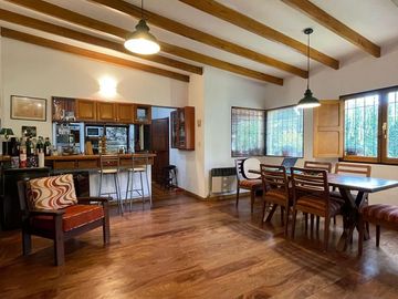 Casa en  venta City Bell 3 dormitorios parque pileta quincho