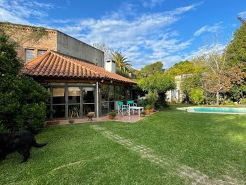 Casa en  venta City Bell 3 dormitorios parque pileta quincho