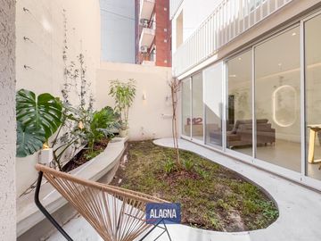 Casa de pasillo, 3 dormitorios, pileta, quincho, radiadores, Centro