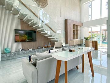 VENTA CASA EN LA PLAYA URBANIZACION VENTURA RESORTE OLON SANTA ELENA (CMC)