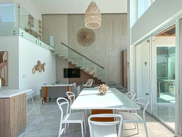 VENTA CASA EN LA PLAYA URBANIZACION VENTURA RESORTE OLON SANTA ELENA (CMC)