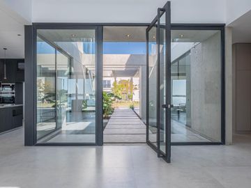 Casa Premium al lago central en venta - Barrio Marinas - Puertos del Lago - Escobar