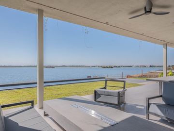 Casa Premium al lago central en venta - Barrio Marinas - Puertos del Lago - Escobar