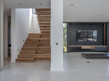 Casa Premium al lago central en venta - Barrio Marinas - Puertos del Lago - Escobar