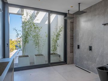 Casa Premium al lago central en venta - Barrio Marinas - Puertos del Lago - Escobar