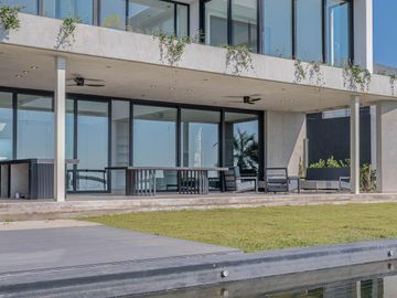 Casa Premium al lago central en venta - Barrio Marinas - Puertos del Lago - Escobar