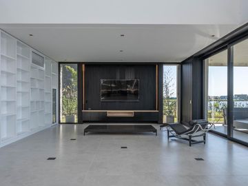 Casa Premium al lago central en venta - Barrio Marinas - Puertos del Lago - Escobar