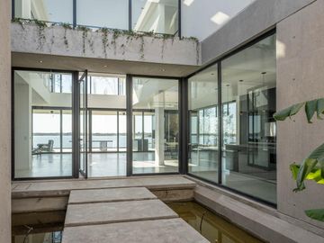 Casa Premium al lago central en venta - Barrio Marinas - Puertos del Lago - Escobar