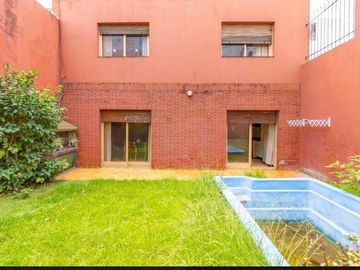 Casa 4 ambientes garage parque parrilla pileta en Montecastro
