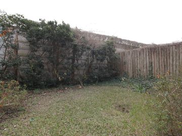 Venta de Departamento 3 ambientes con Cochera P. B.  Pilar
