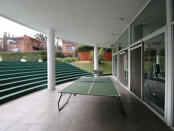 Venta de Departamento 3 ambientes con Cochera P. B.  Pilar