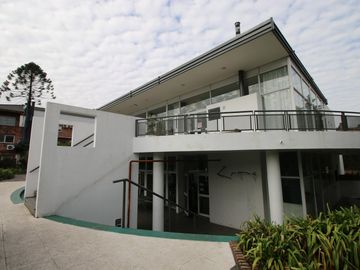 Venta de Departamento 3 ambientes con Cochera P. B.  Pilar