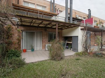 Venta de Departamento 3 ambientes con Cochera P. B.  Pilar