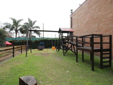 Venta de Departamento 3 ambientes con Cochera P. B.  Pilar