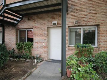 Venta de Departamento 3 ambientes con Cochera P. B.  Pilar