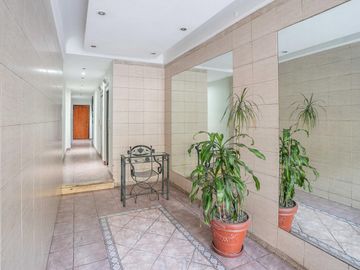 Venta de Departamento en Villa Crespo 5 Amb y Dependencia