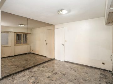 Venta de Departamento en Villa Crespo 5 Amb y Dependencia