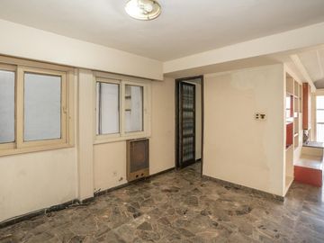 Venta de Departamento en Villa Crespo 5 Amb y Dependencia
