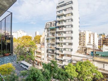 Venta de Departamento en Villa Crespo 5 Amb y Dependencia