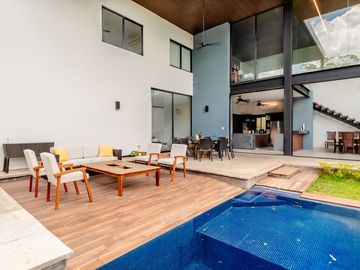 Casa en venta con paneles solares en Montes de Ame
