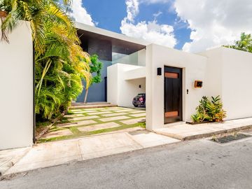 Casa en venta con paneles solares en Montes de Ame